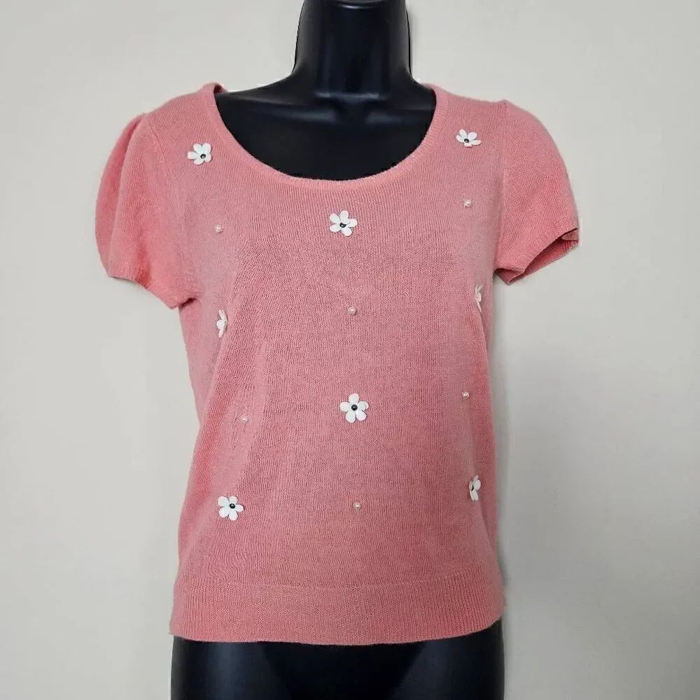 Ingni Short Sleeved Sweater with Floral Applique